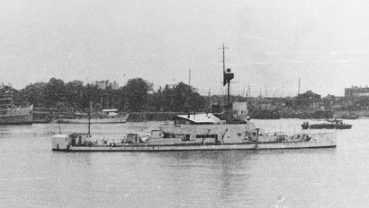 The Tumbleweed Suite - Page 10 1024px-Gunboat-HMS-Bee-at-Hankou-China-in-1937-cropped