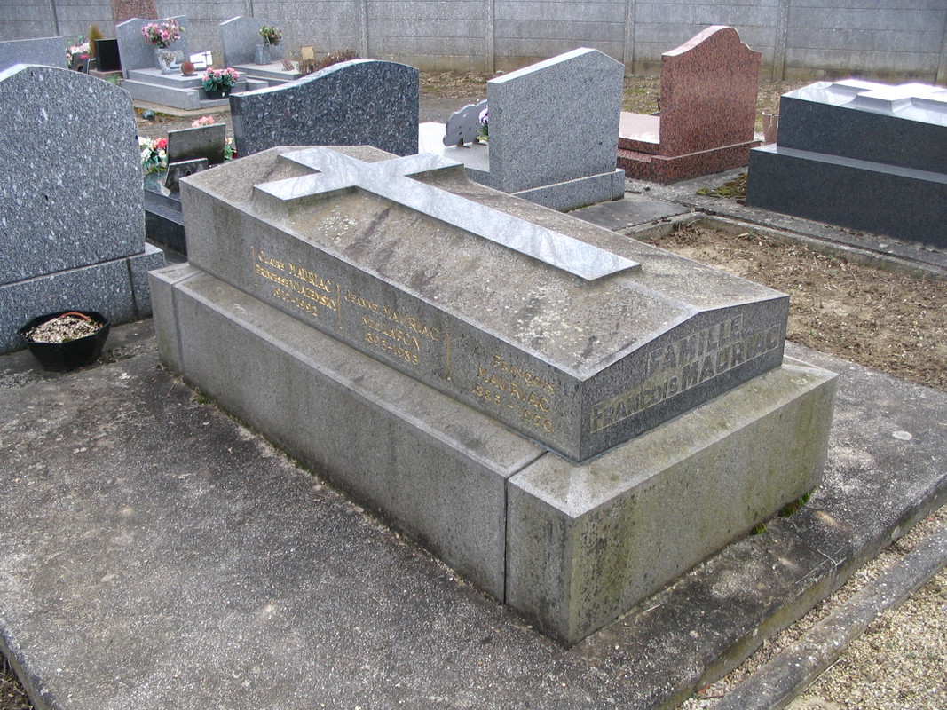 V-mars-Cemetery-Fran-ois-Mauriac