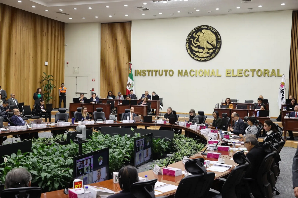 INE sanciona a AMLO, Samuel García y MC por actos anticipados de campaña