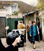 111-A-la-place-des-Tractions-tournage-du-t-l-film-Une-famille-formidable.jpg