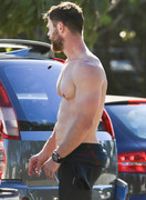 Chris-Hemsworth-superficial-guys-35