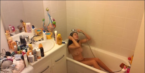 [Image: Voyeur12635140915.jpg]