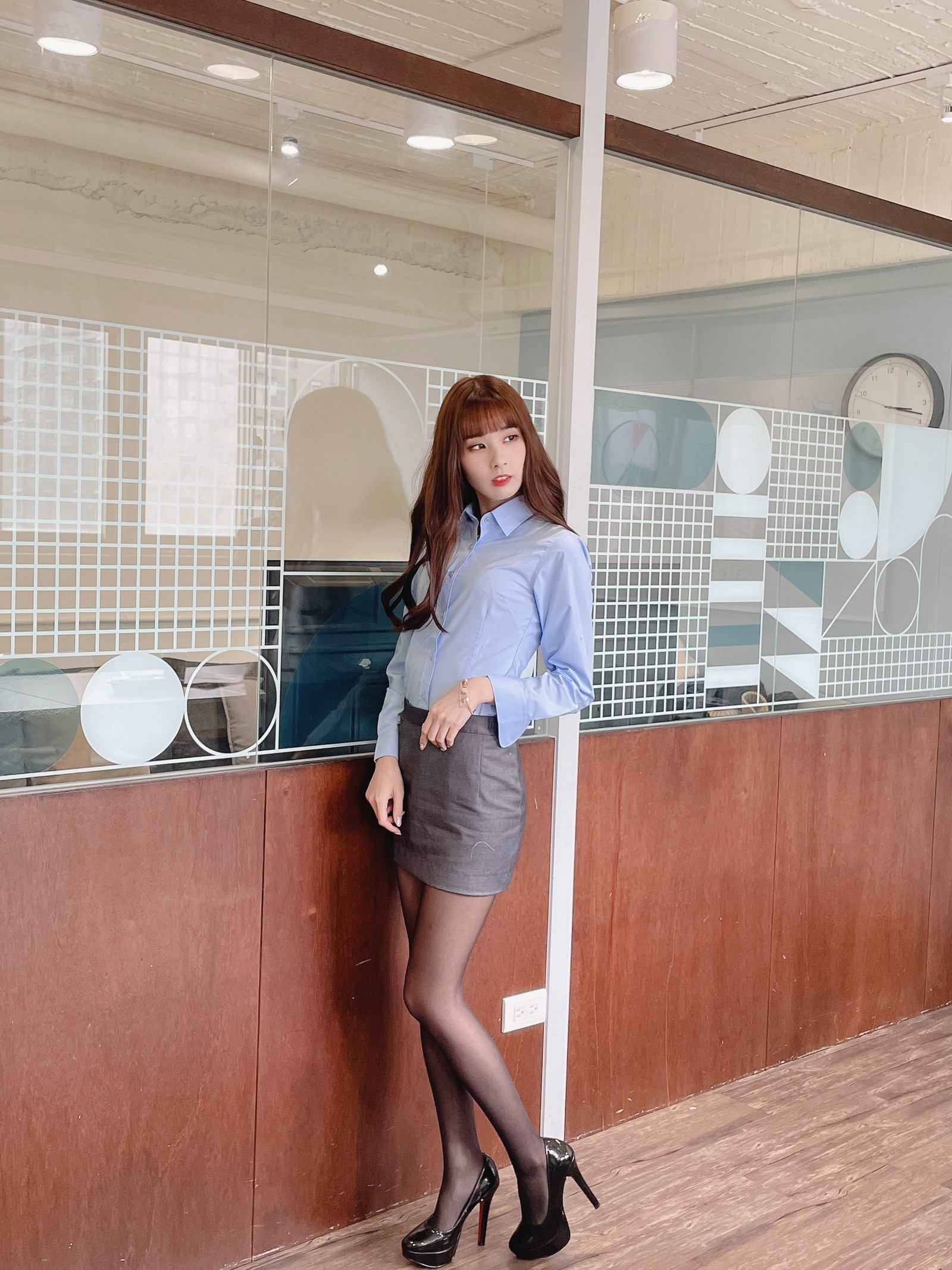 泥泥汝 OL 女郎 B 主题 写真＋视频合集｜高人气职业风作品（350P｜12V｜840MB）插图1