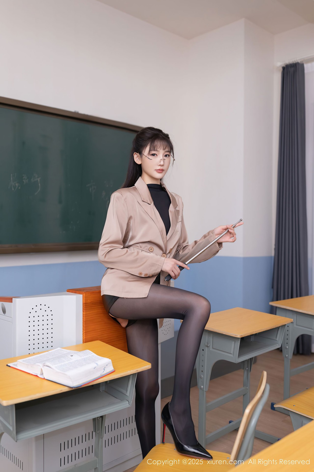 陆萱萱 写真 2025.07.17 No.10558 ，性感的教室老师，好想去上课插图4