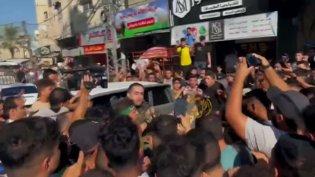 [Image: iecy0sgwi089.jpg]