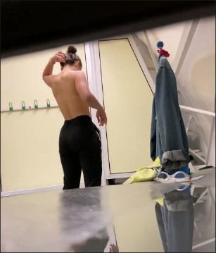 [Image: Voyeur645154403.jpg]