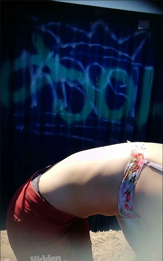 [Image: Voyeur61185114625.jpg]
