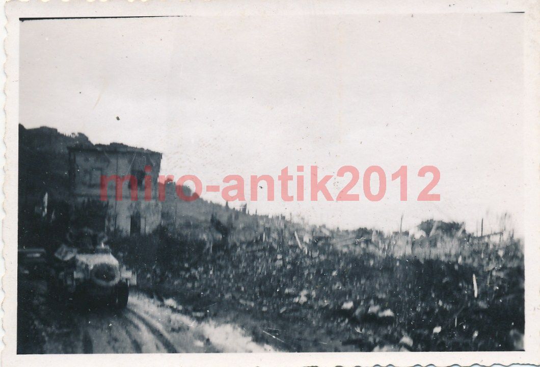 Foto, deutscher Panzerspähwagen in Orvieto, Ital