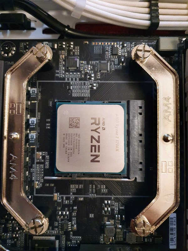 NR200P_Ultra120Ex_5700X_AM4_Rails