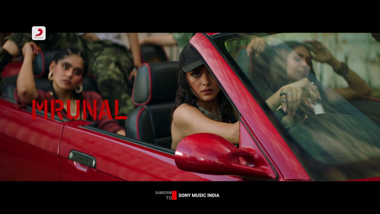 car-entry-of-mrunal-thakur