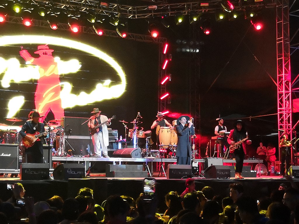 1024px Maldita Vecindad y los Hijos del Quinto Patio 02 - Maldita Vecindad: Discografía