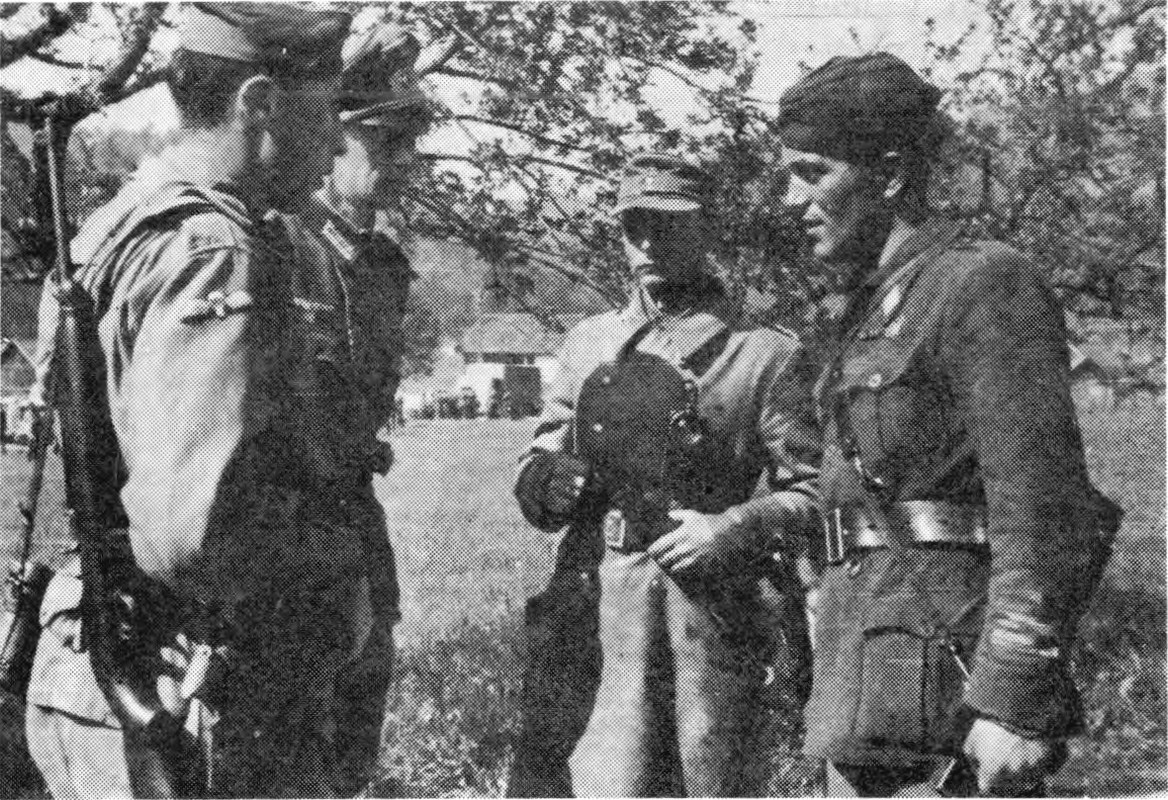 Major_Petar_S._Brajović,_načelnik_štaba_4._operativne_cone,_med_pogovorom_z_odposlancem_štaba_nemške