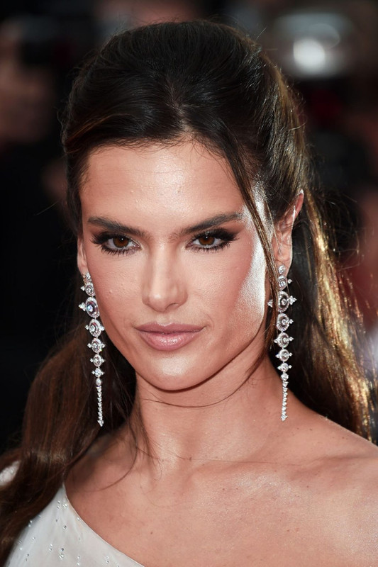 Alessandra-Ambrosio-upskirt-STARS-com-1024x1252-20