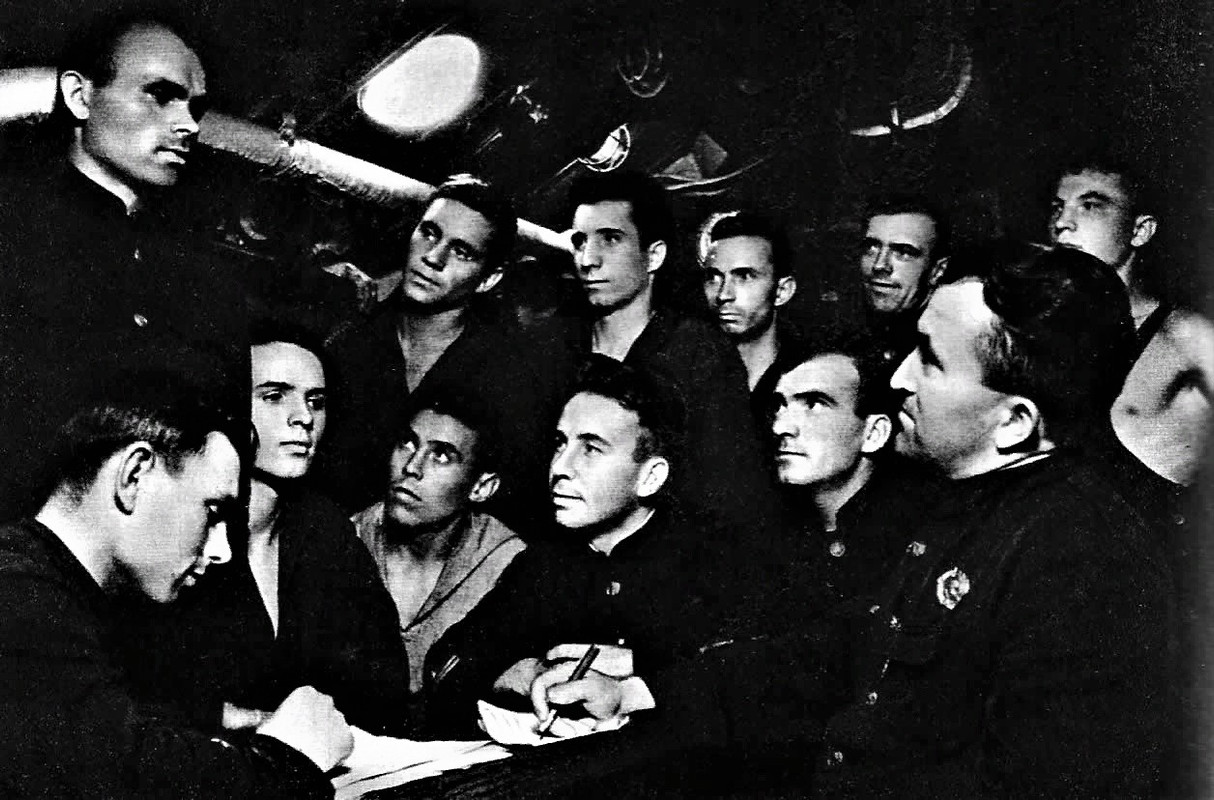 Л-24 в отсеке, 1942г.