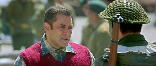 Tubelight-2017-00-21-40-04-md
