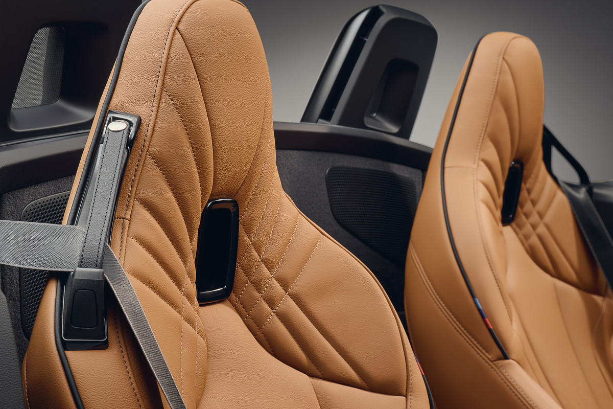 P90535770_highRes_the-bmw-z4-m40i-with