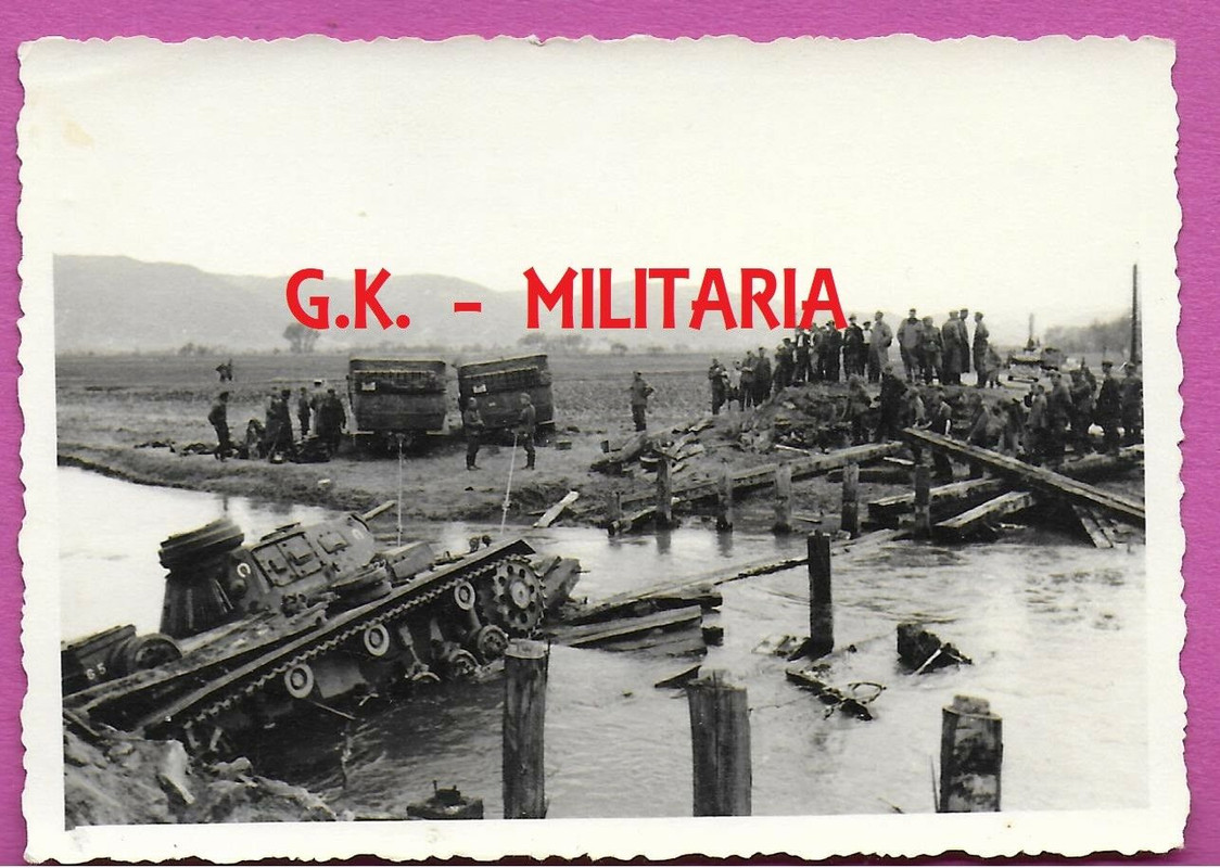 Foto Wehrmacht Panzerkampfwagen III Panzertruppe Brücke