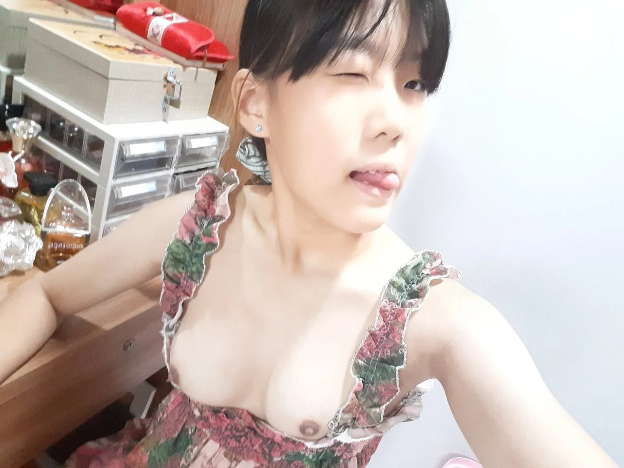 Richard Parker0069 Petite Korean Fuck Toy 0001 1