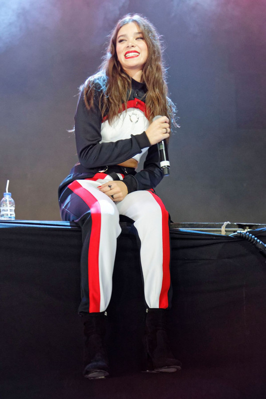 hailee-steinfeld-performs-at-bbc-biggest-weekend-festival-in-swa