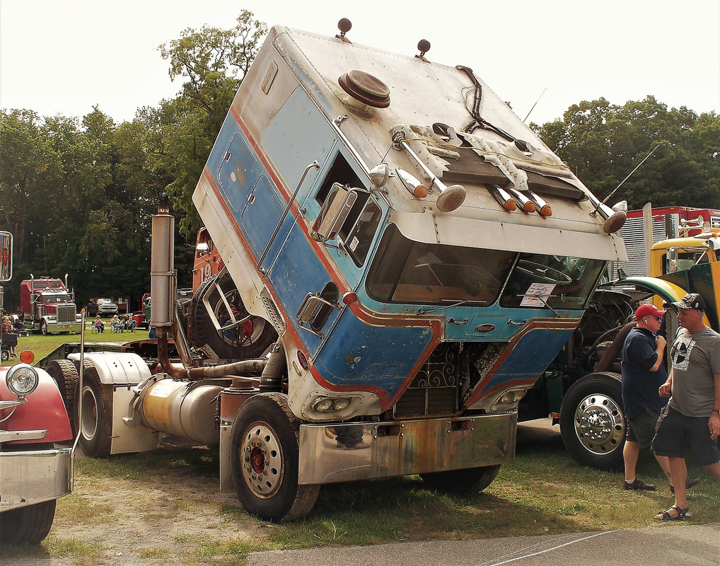 1973 Peterbilt 352 (2)
