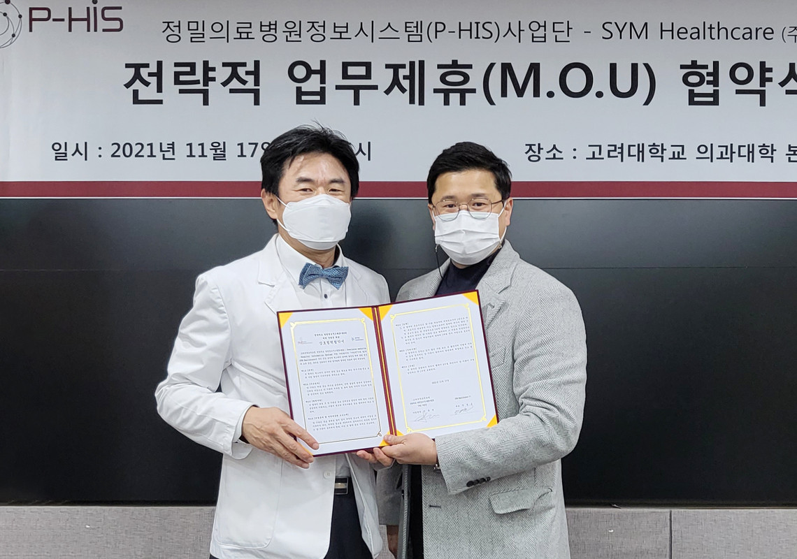 이상헌 사업단장(왼쪽), 안정훈 SYM헬스케어 대표(오른쪽) - 고려대의료원 제공