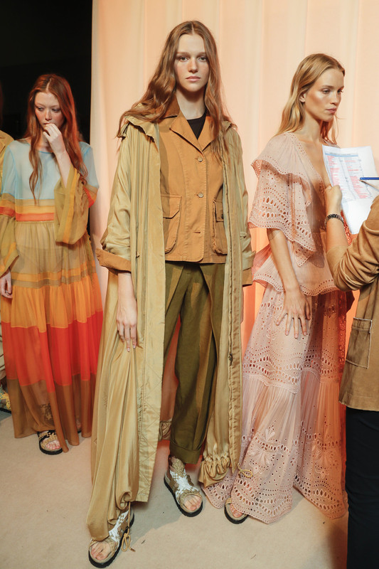 Alberta Ferretti Spring 2019 Backstage ImMrT5ACkPfx