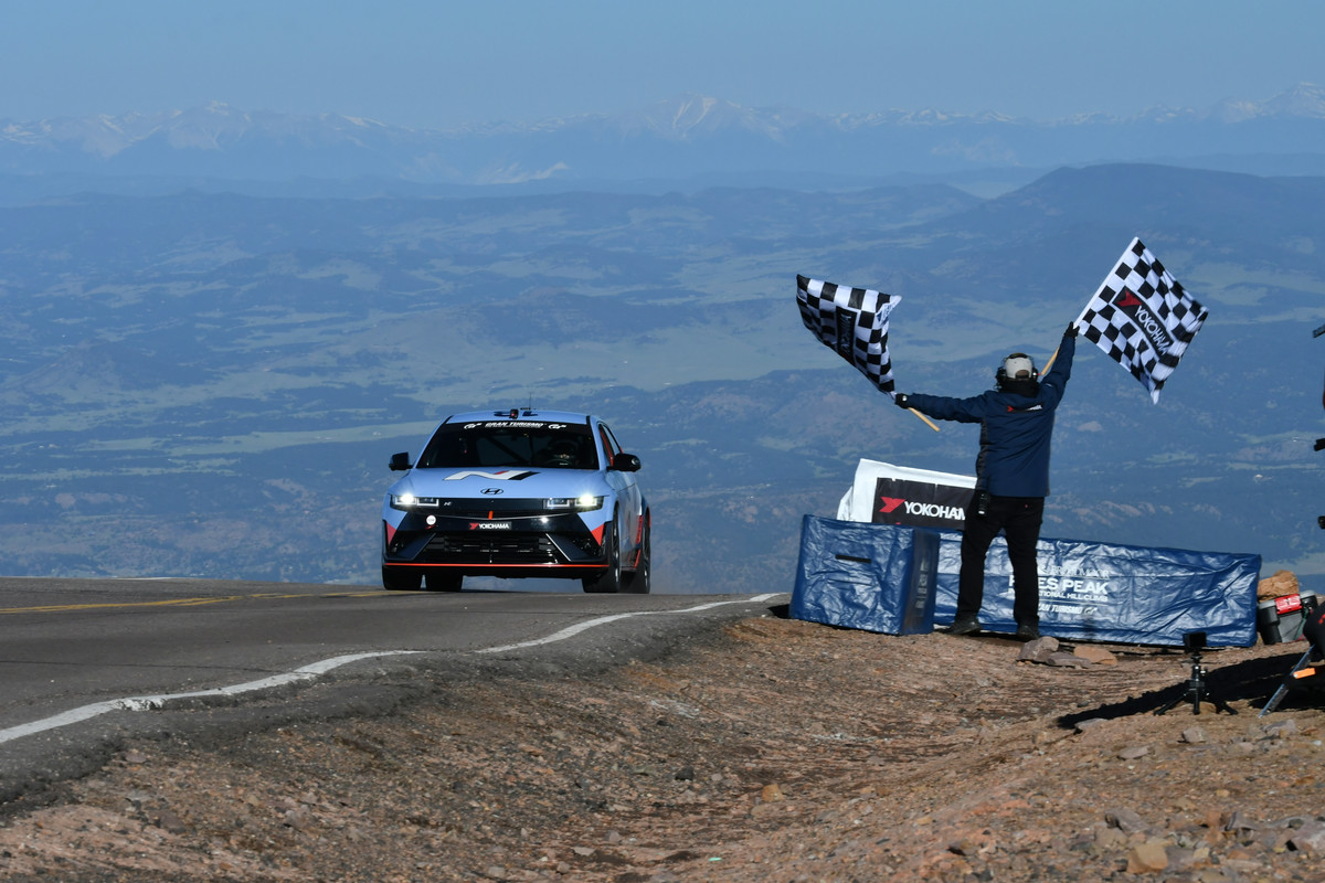 60192-HyundaiMotorsIONIQ5NSetsBenchmarkforCrossoverEVsatPikesPeakInternationalHillClimb