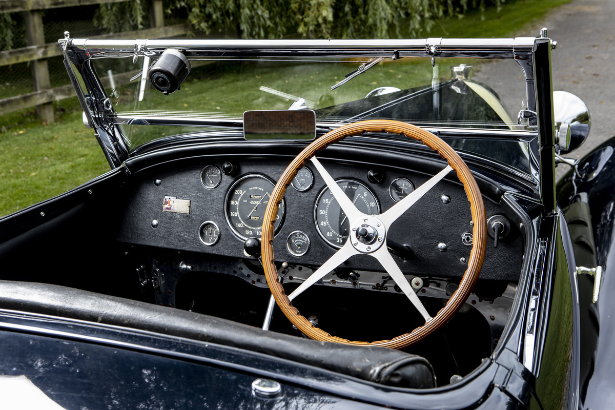 14_bugatti-type-55-dashboard