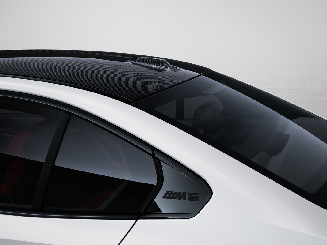 P90562734_highRes_the-bmw-m-performanc