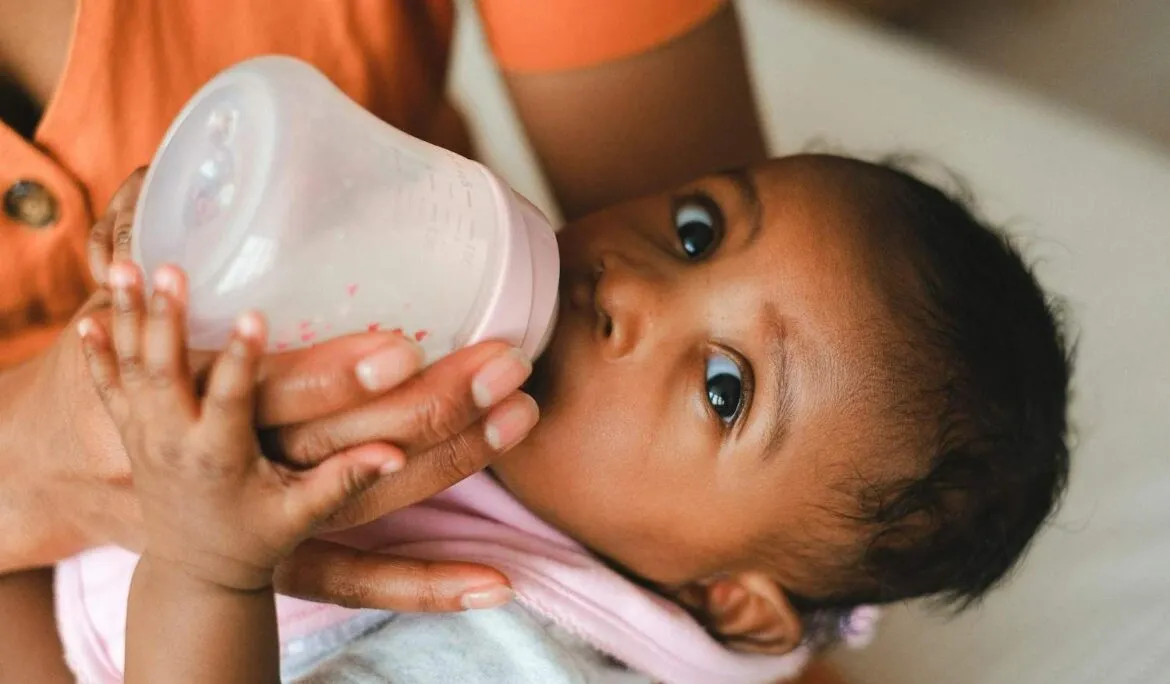 How to Bond Whereas Bottle Feeding