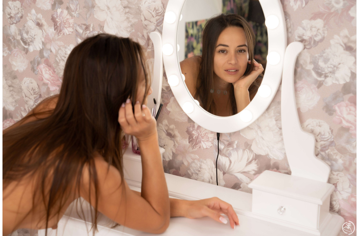 Dominika C In Pink Room-0060