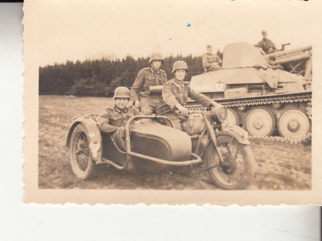 Foto   Panzer Panzerjäger Krad