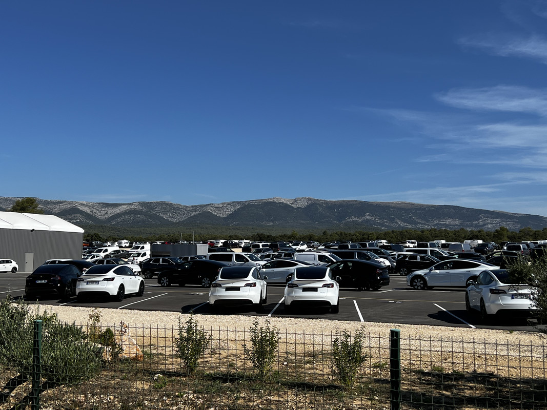 AFDA303C-C19B-4E9E-A354-CA8E7CB886A2