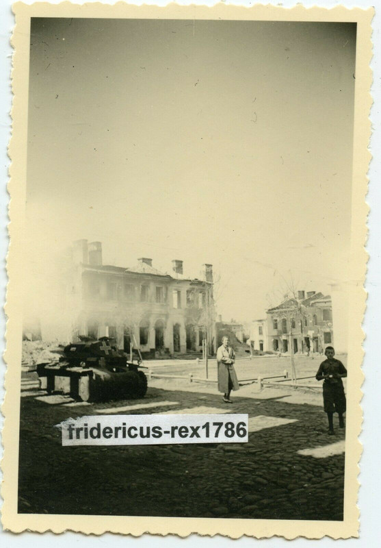 Foto Polen Blitzkrieg 39 Zwoleń Marktplatz mit deut. Panzer Tank HKL Combat