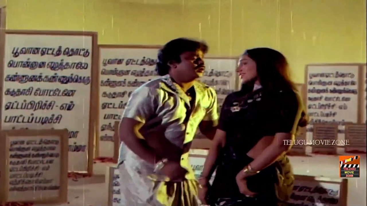 Shobana hot in saree.mkv_snapshot_01.48.834