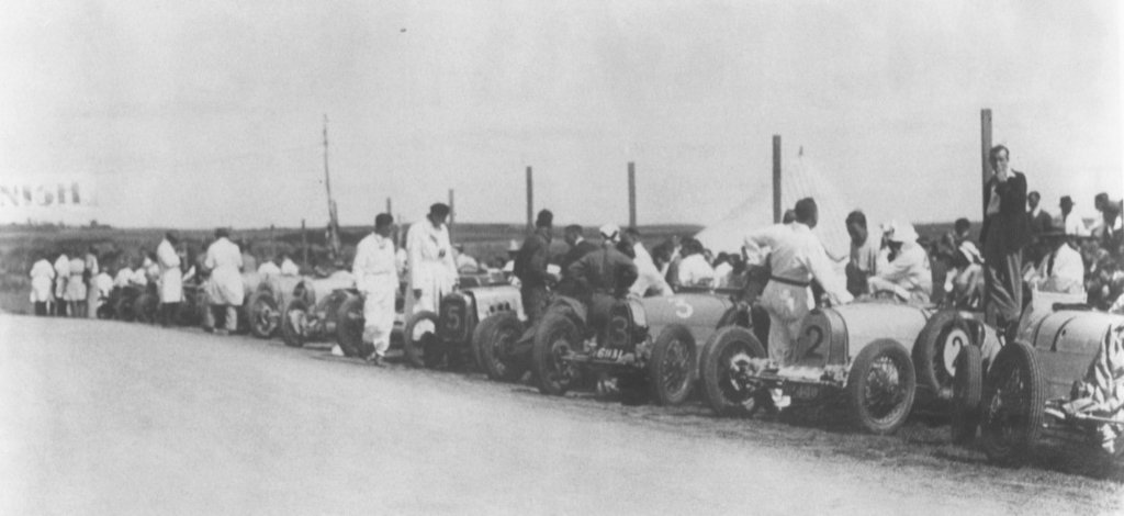 TJ-A7-4-11-21-1932-AGP-Start-Lineup-Kent