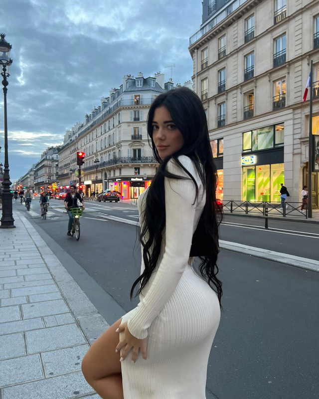 فانيسا رينهارت بإطلالة جريئة في صور جديدة Vanessa-rhd-1718889669972
