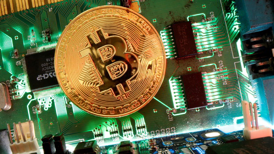 Il prezzo del bitcoin rinnova il suo massimo storico raggiungendo per la prima volta i 60 mila dollari.