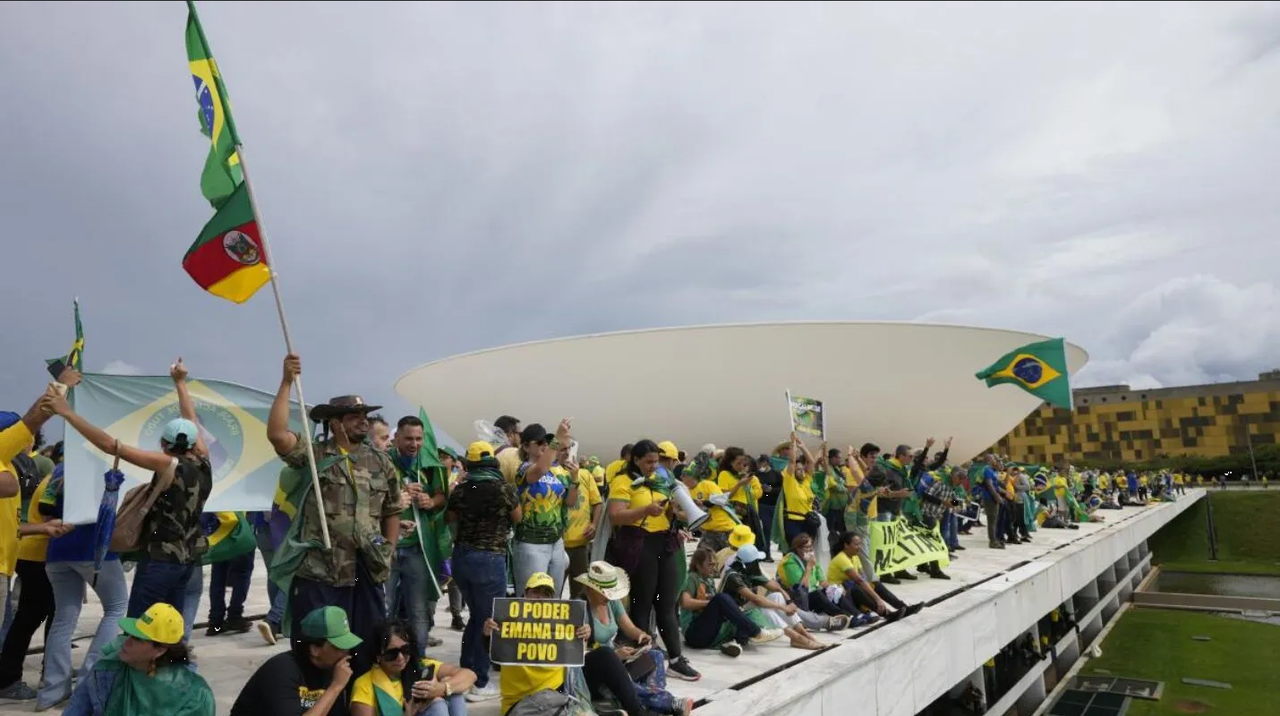 Brasil aún se recupera de disturbios pro Bolsonaro, conmemoran un año