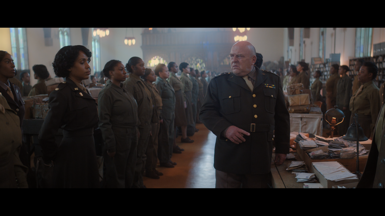 The-Six-Triple-Eight-2024-WEB-DL-2160p-SDR-Ukr-Eng-Hurtom-mkv-snapshot-01-47-52-2024-12-23-17-35-10