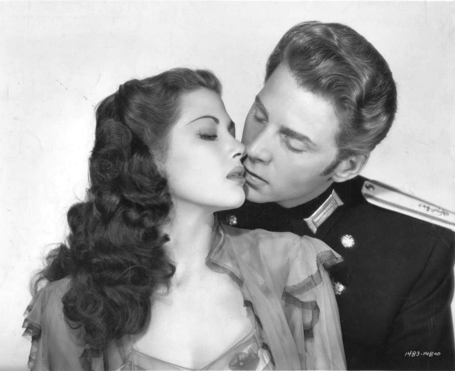 Yvonne_De_Carlo_b71