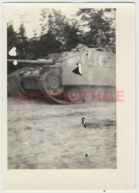 Sturmgeschütz 40 Ausführung  mit Seitenschürze im Gefecht