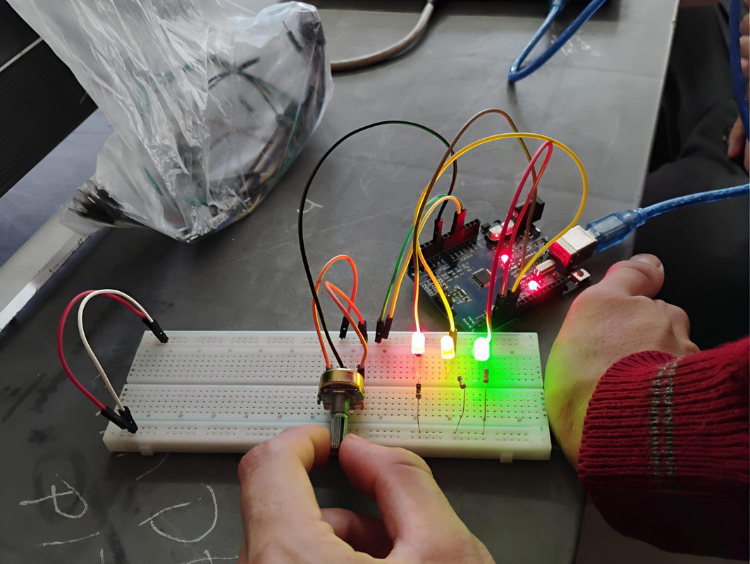 Encender LEDs con Potenciómetro en Arduino
