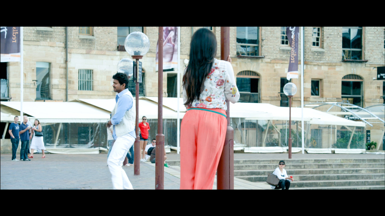 2013 - Thalaivaa - 03 - Vaanganna Vanakkanganna - BDRemux.00_00_18_22.Still034