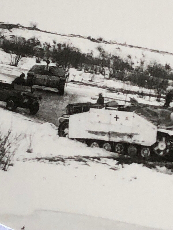 Altes Foto-Sturmgeschütz-Langrohr-Seitenschürzen-Camo-Schwimmwagen-Brücke-2