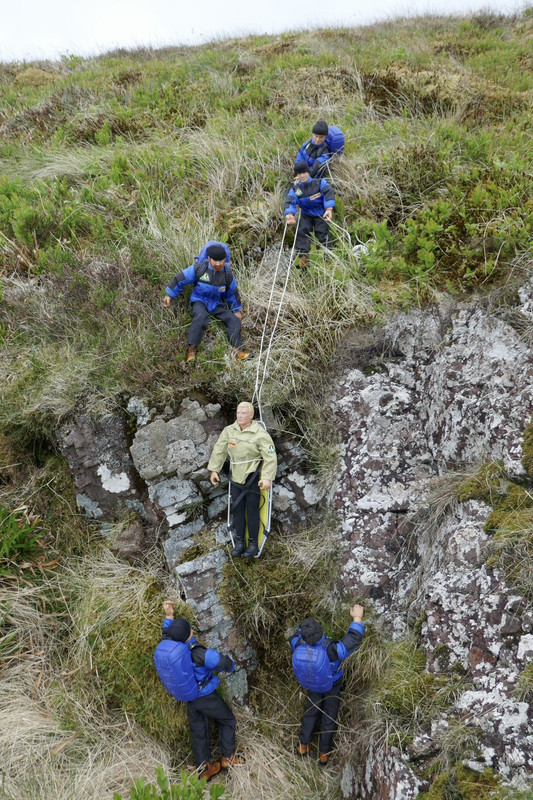 Mountain Rescue successfully recover fallen climber. EF83-D9-E0-19-D8-44-EA-8-BD0-7-E48-B5-CD5-EB5