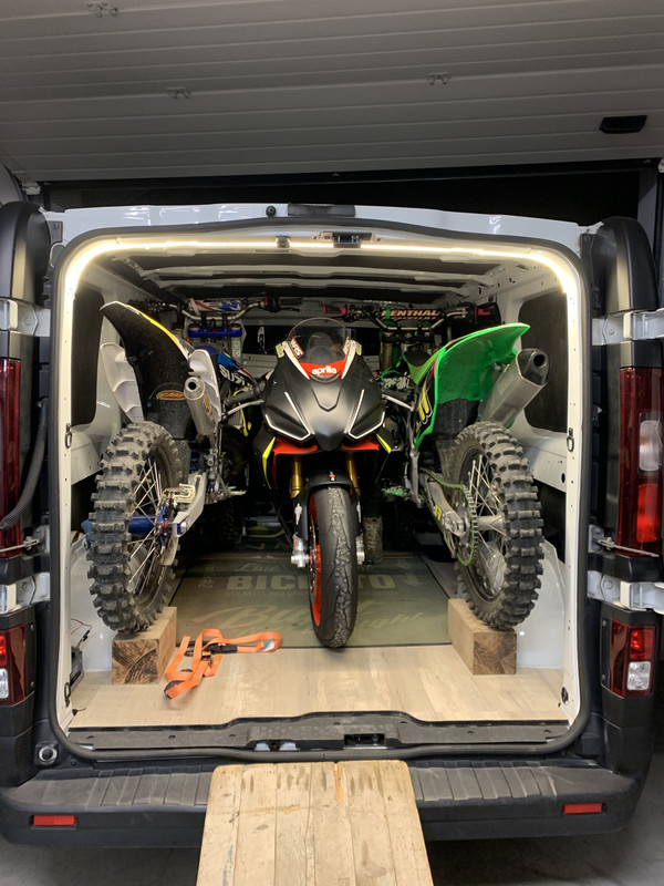 62A152F0-9C64-4B47-A376-EAD214D365BD