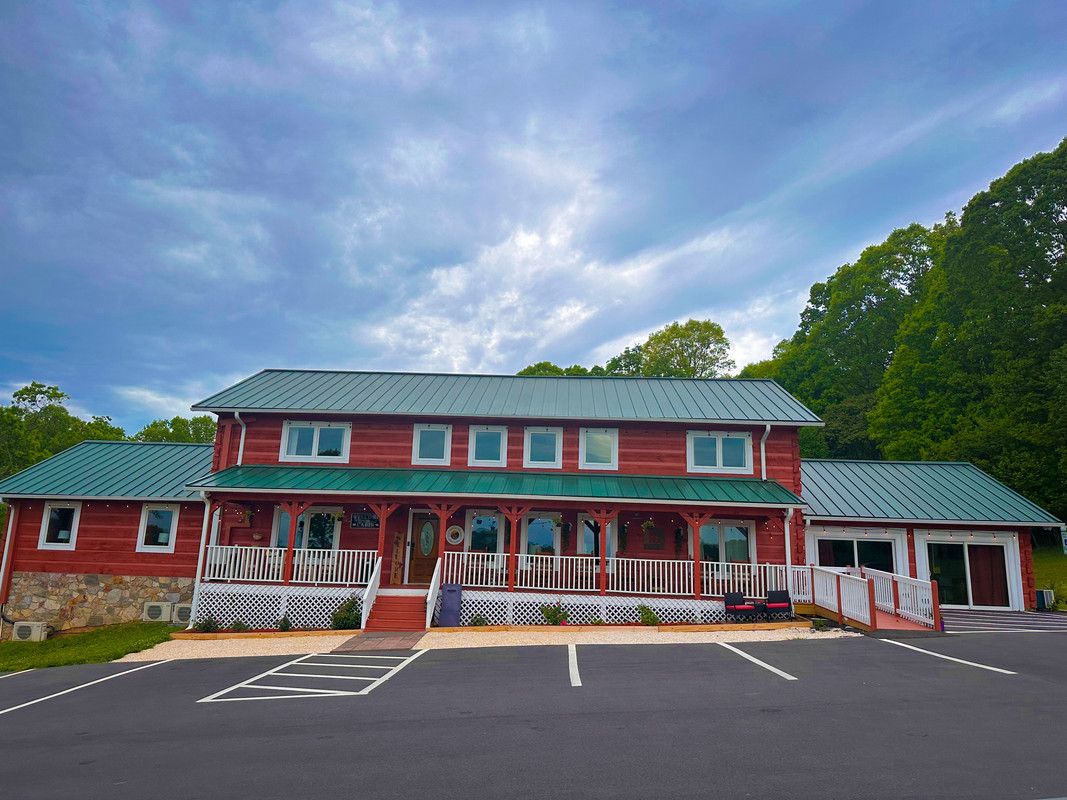 Little Heaven Bed & Breakfast, Hamptonville, North Carolina