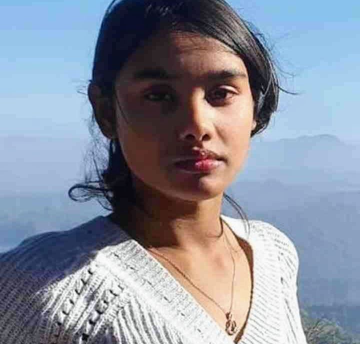 indian girl taking bath and rubbing her boob