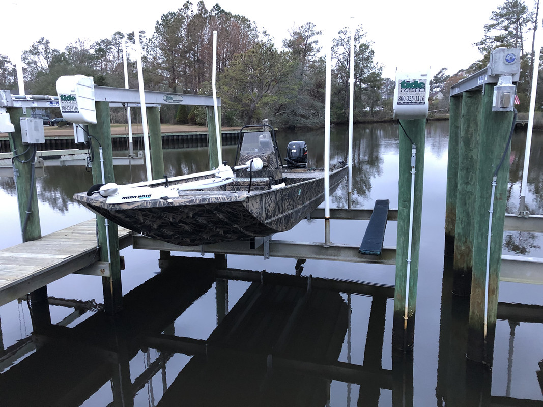Boat-in-slip-on-Deer-Creek.jpg